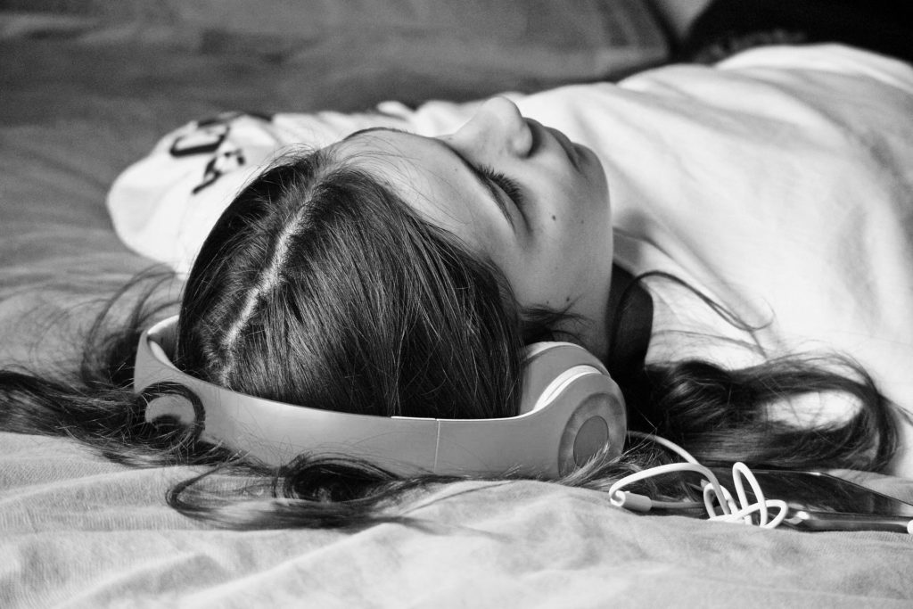 fan on headphones